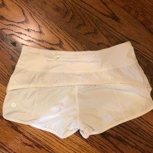 Lululemon white speed short 2 way; 2 1/2 inch